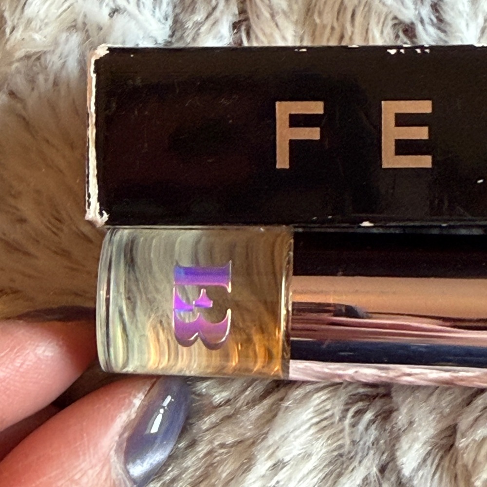 Fenty Beauty Icon Velvet Liquid Lipstick - Bold Red - Picture 4 of 4